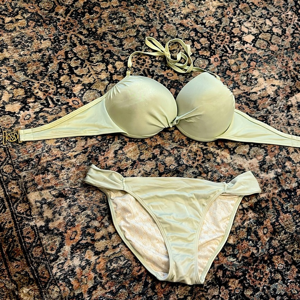Victoria’s Secret seafoam green bikini set size 36D top and size L bottom